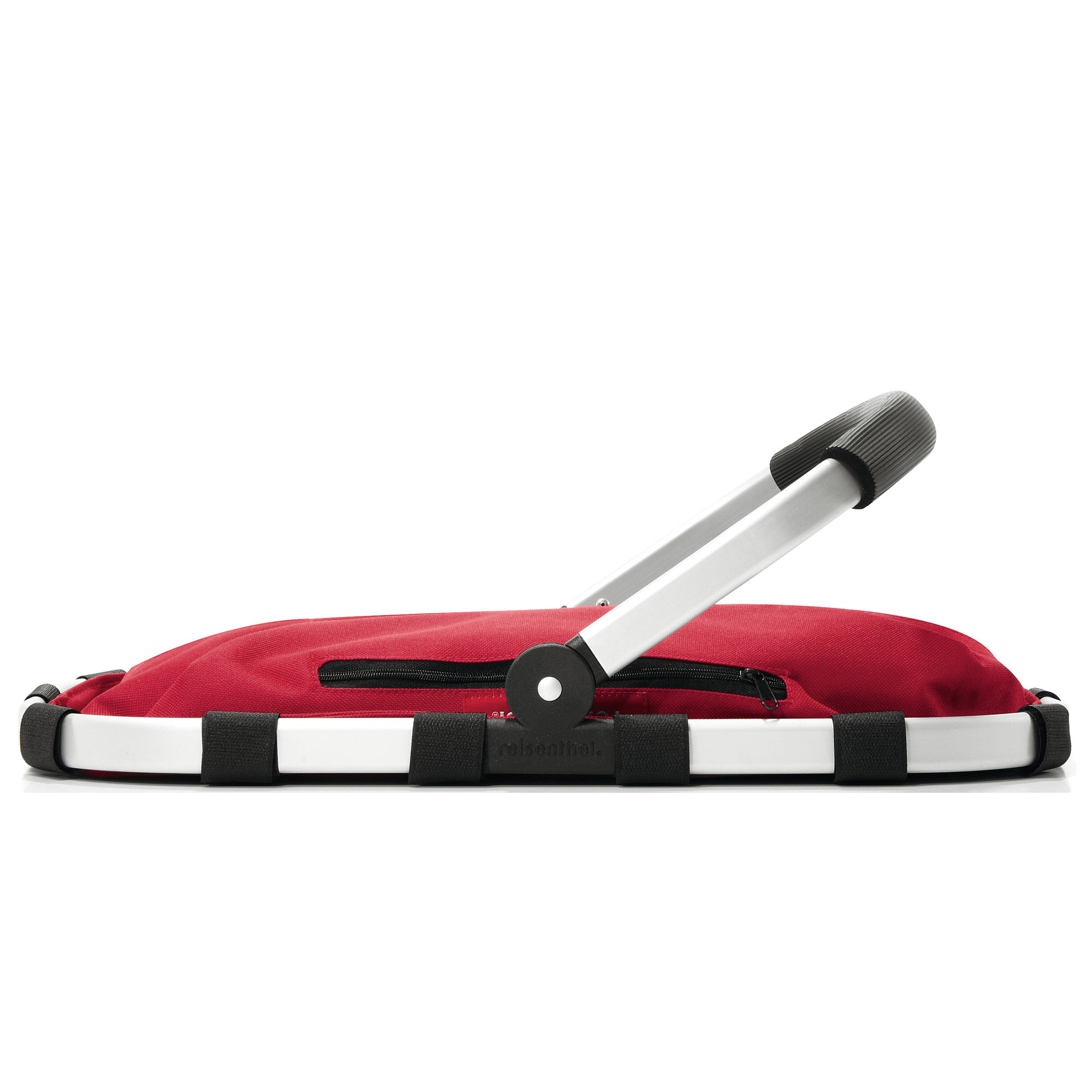Einkaufskorb von Reisenthel, Modell Carrybag, in Rot, flach zusammengelegt mit teilweise angehobenem Aluminiumgriff.