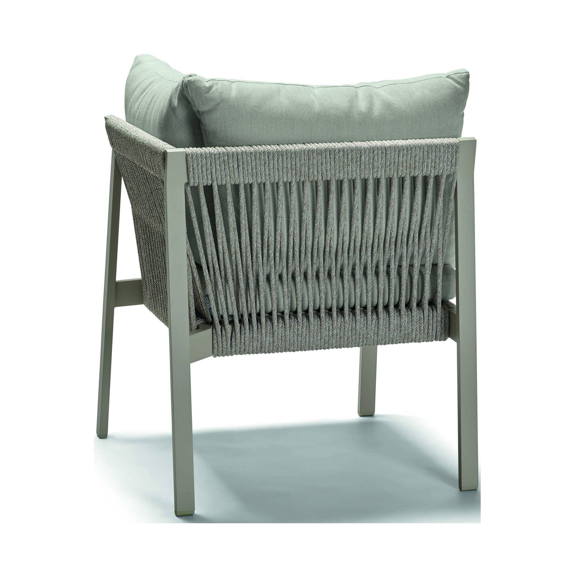 Gartenlounge Sessel mit Sitzkissen und Rückenkissen, Rückansicht mit vertikaler Kordelbespannung an der Rückenlehne