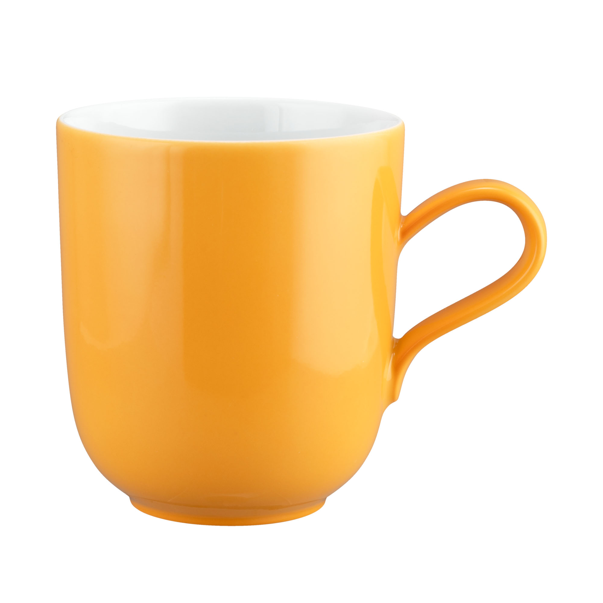 Becher in Orange und Weiß. orange Außenseite, weißer Innenraum und Henkel. Ansicht: Seitenansicht.