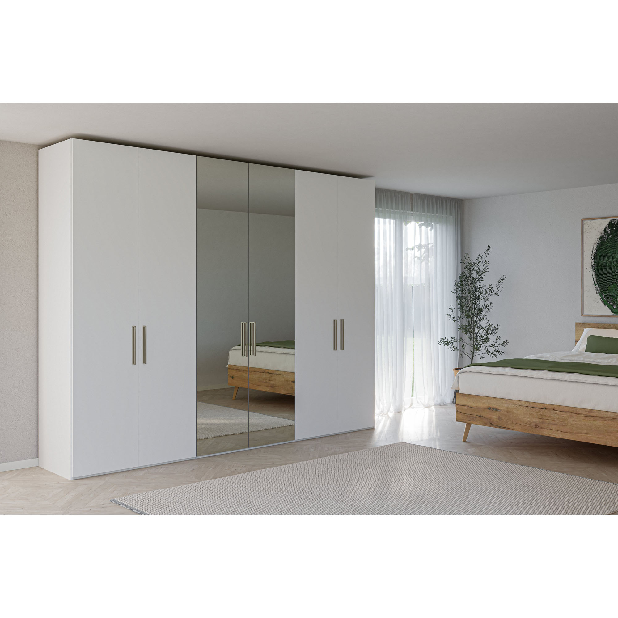 Großer Drehtürenschrank mit weißen Türen und Spiegelfront in einem eingerichteten Schlafzimmer