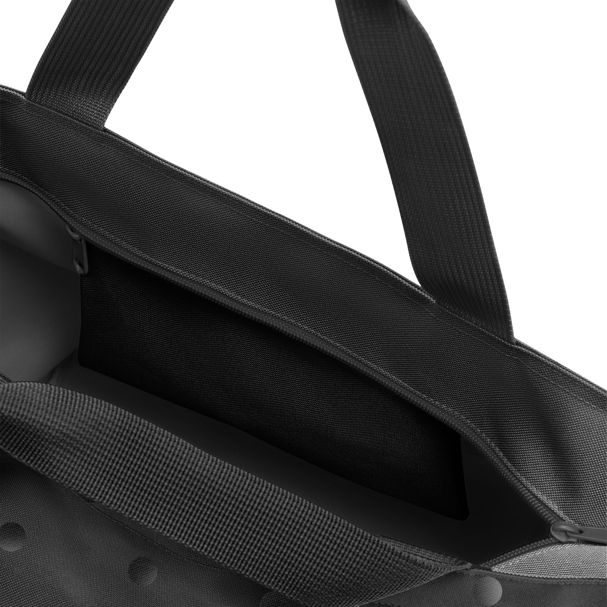 Innenansicht der schwarzen Reisenthel Shopper Tasche mit Reißverschlussfach und stabilem Innenraum