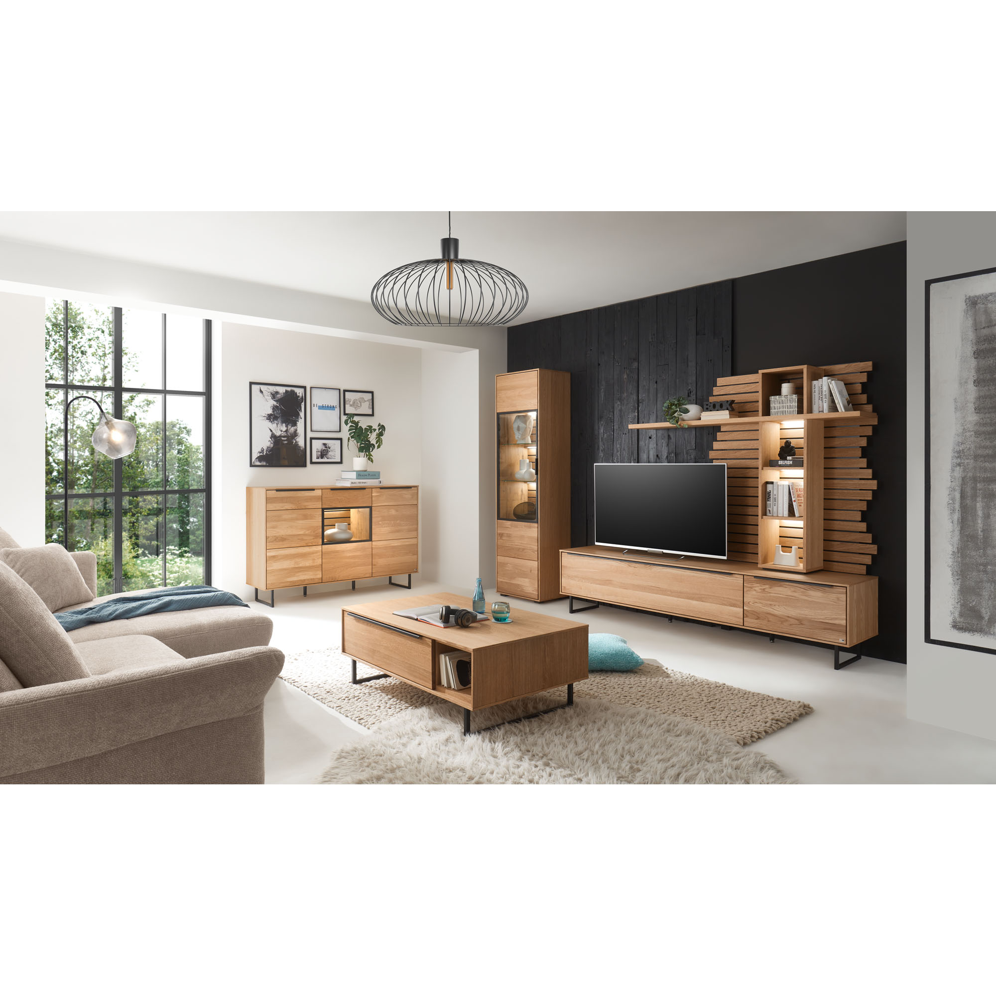 Modernes Wohnzimmer Musterring Set One Jackson mit Wohnwand Sideboard Couchtisch und Vitrine in heller Raumgestaltung