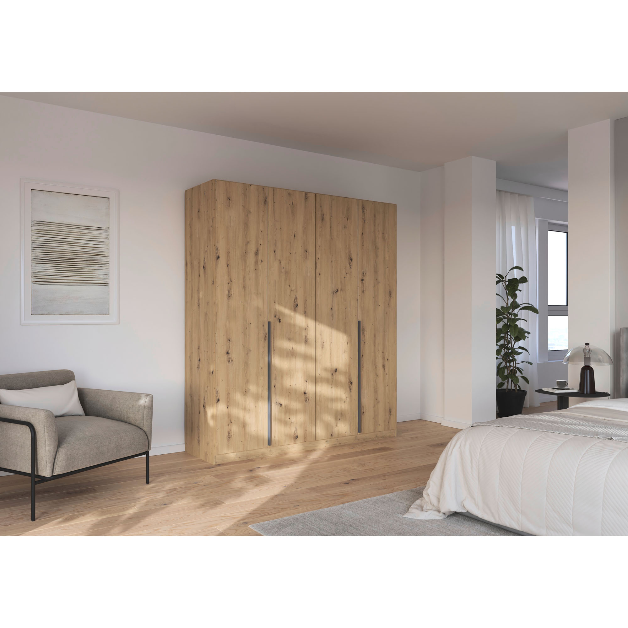 4-türiger Kleiderschrank in Eiche Artisan mit Griffleisten in hellem Schlafzimmer mit Bett, Pflanze und Holzfußboden
