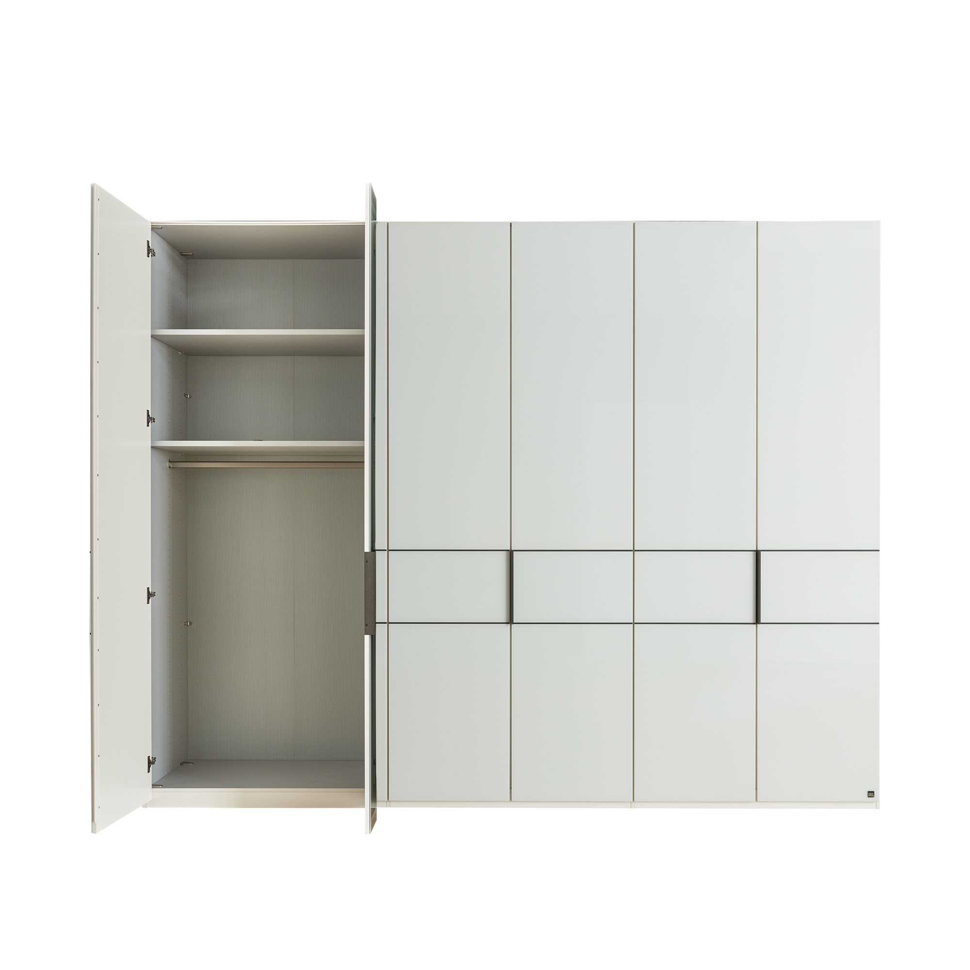 Weißer Kleiderschrank mit geöffneter Tür und sichtbarem Innenraum mit Einlegeböden und Kleiderstange
