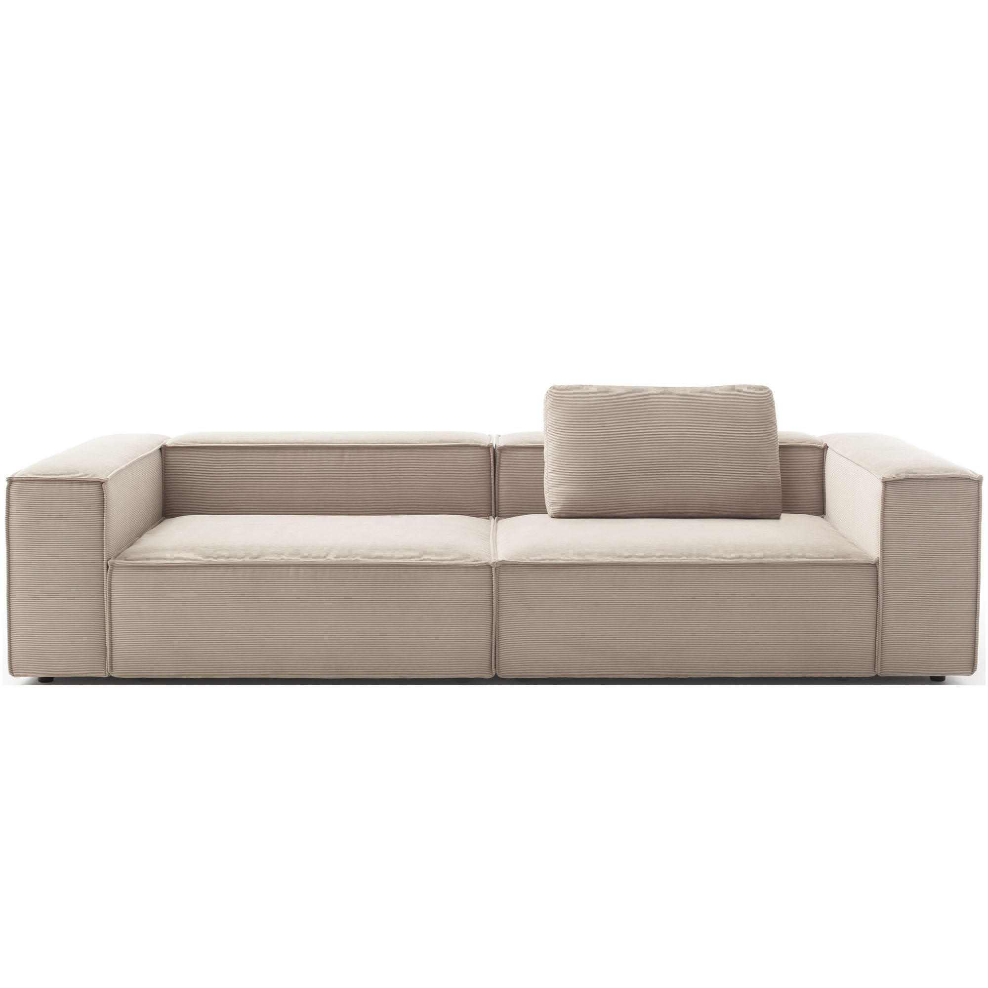 Sofa mit zwei Sitzflächen breiten Armlehnen und einem Rückenkissen vor weißem Hintergrund