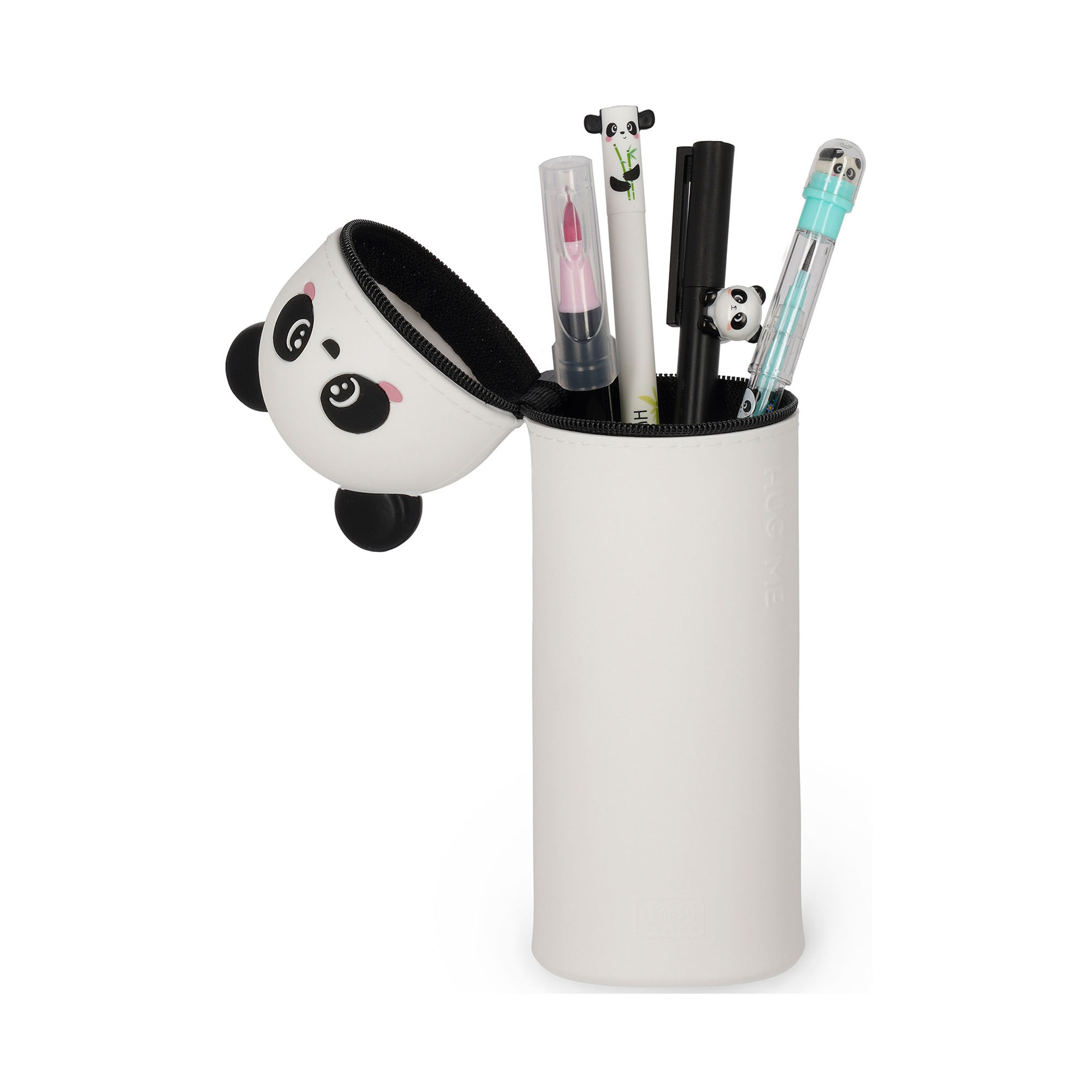 Weißes 2-in-1-Silikon-Federmäppchen im Panda-Design, geöffnet und nach unten geschoben als Stiftebecher mit eingesetzten Stiften gezeigt.