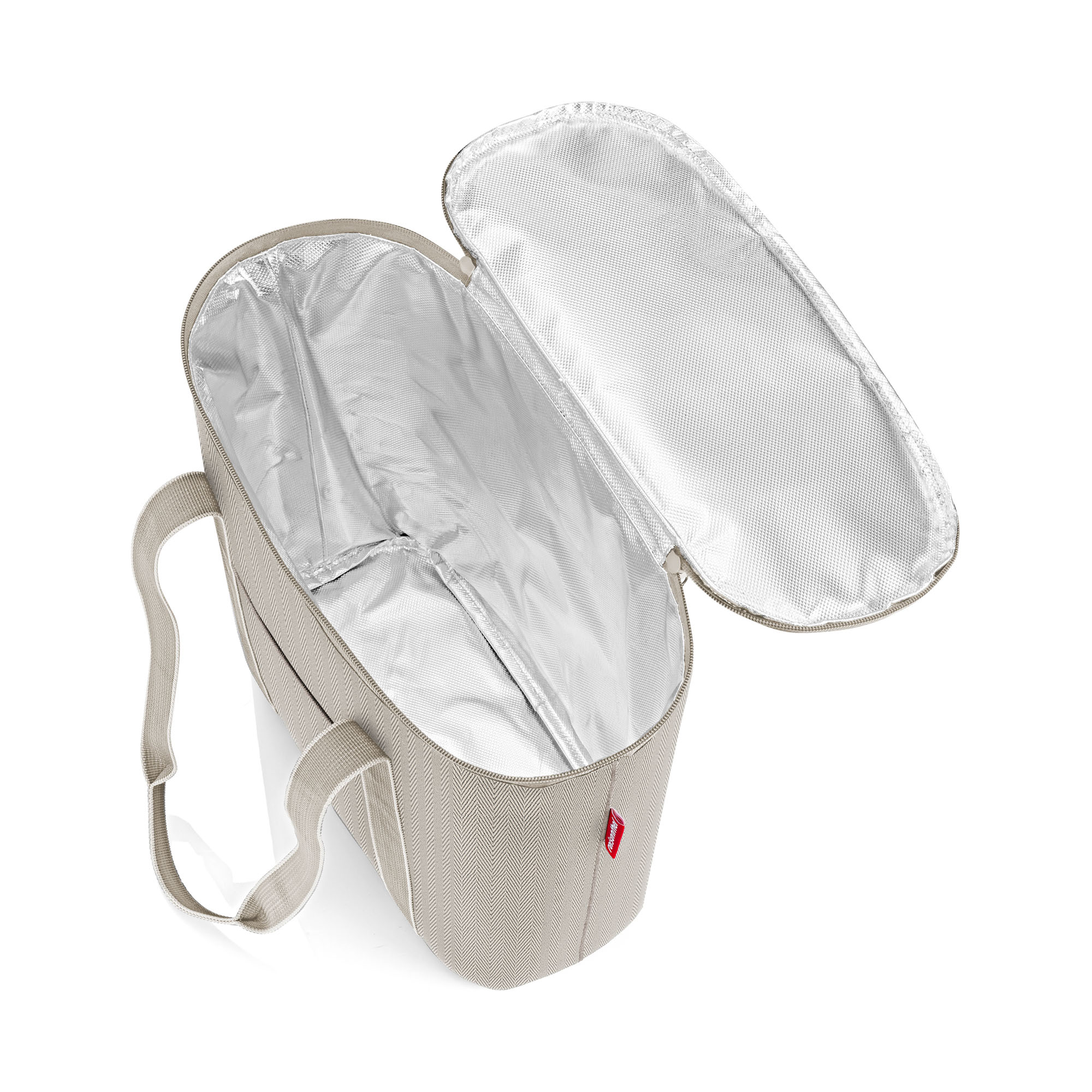 Geöffnete beige Reisenthel Kühltasche mit silberner Isolierbeschichtung und großzügigem Stauraum für Lebensmittel und Getränke