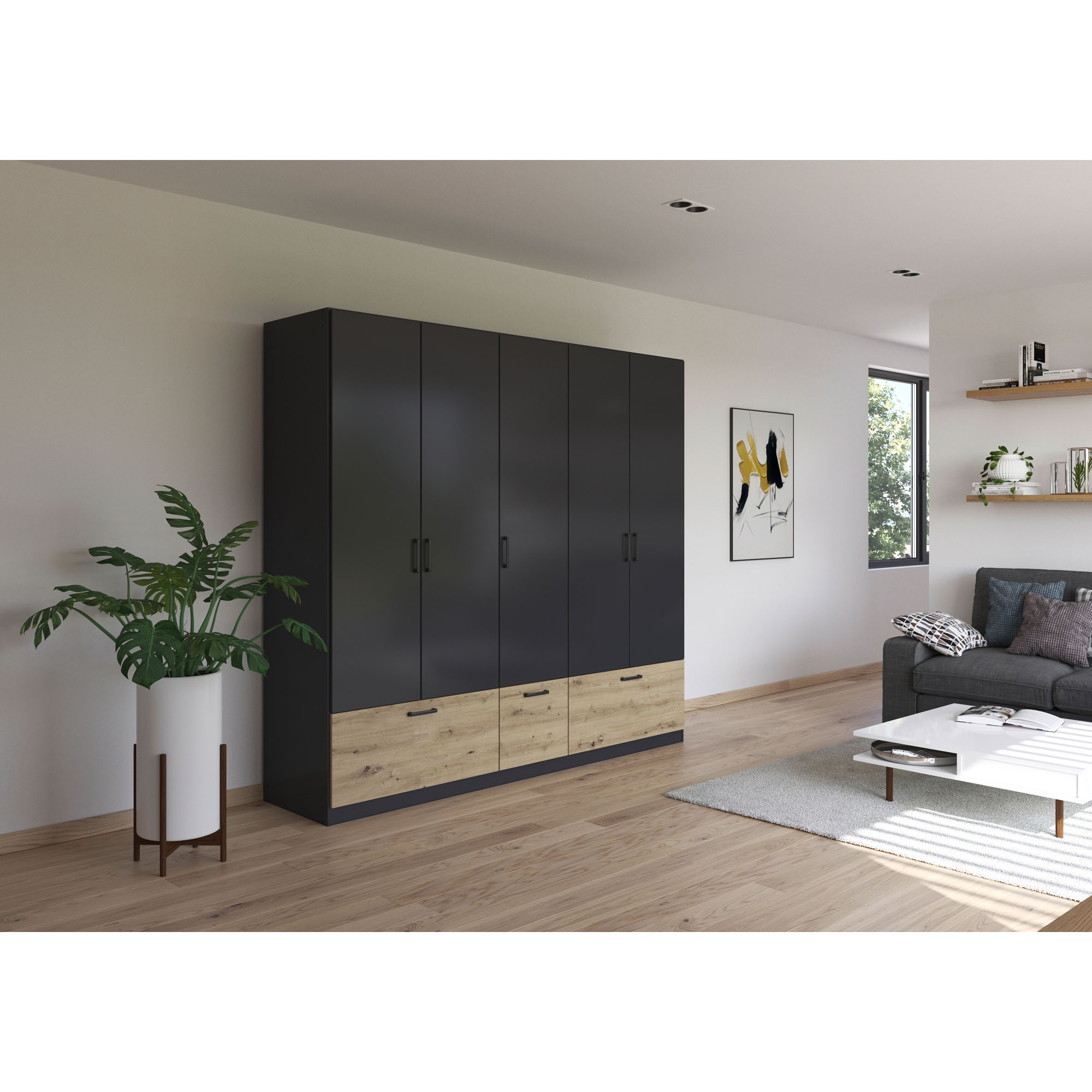Drehtürenschrank mit Korpus in Schwarz-Grau und Front in Schwarz-Grau mit Holzabsetzung unten, in einem Schlafzimmer-Milieu platziert.
