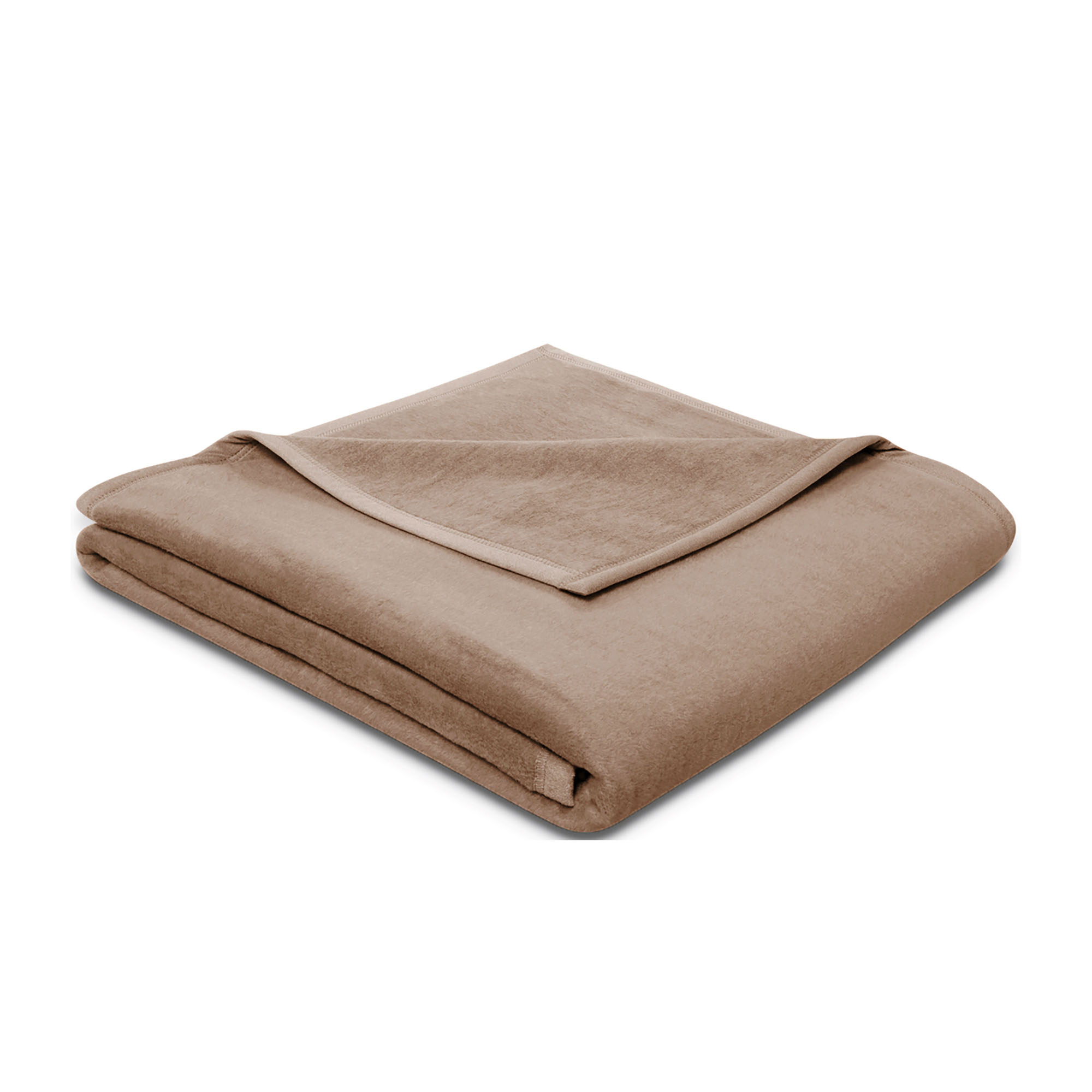 Gefaltete Wohndecke CottonSense palisade in warmem Taupe mit schmal eingefasster Kante auf weißem Hintergrund.