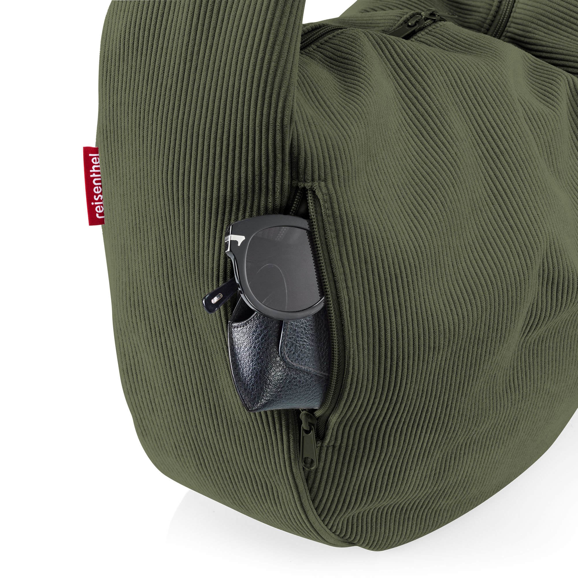 Detailansicht der Reisenthel Cordtasche mit Reißverschlussfach an der Seite