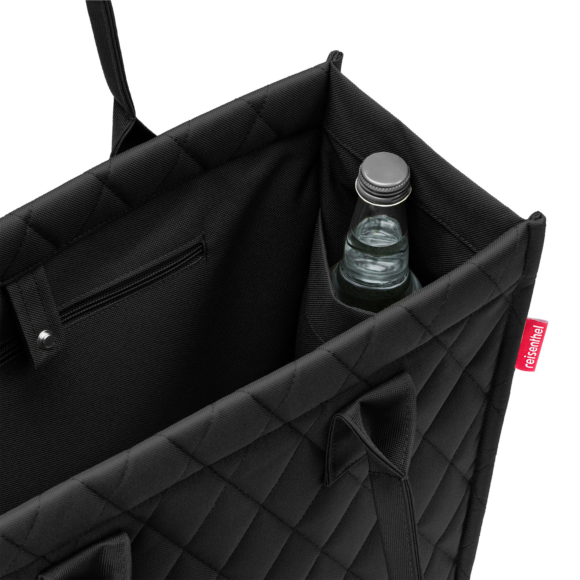 Shopper von Reisenthel, Modell Daily Shopper, in Schwarz mit rautenförmiger Steppung, von oben geöffnet mit Innenfächern und eingesetzter Getränkeflasche.