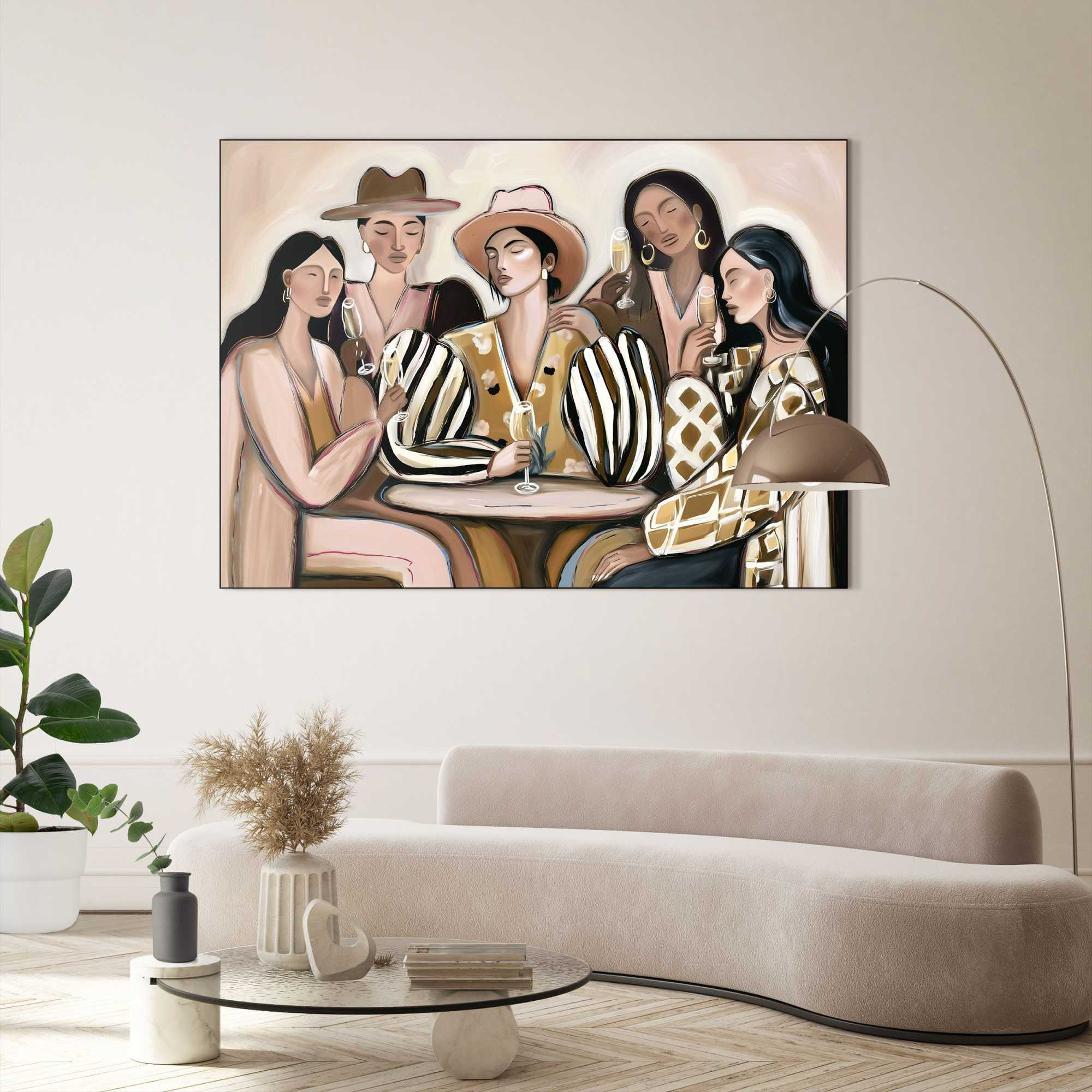 Das Wandbild „Party People“ in Beige, 100 × 140 cm, hängt in einem eingerichteten Wohnraum und zeigt die Größenwirkung an der Wand.