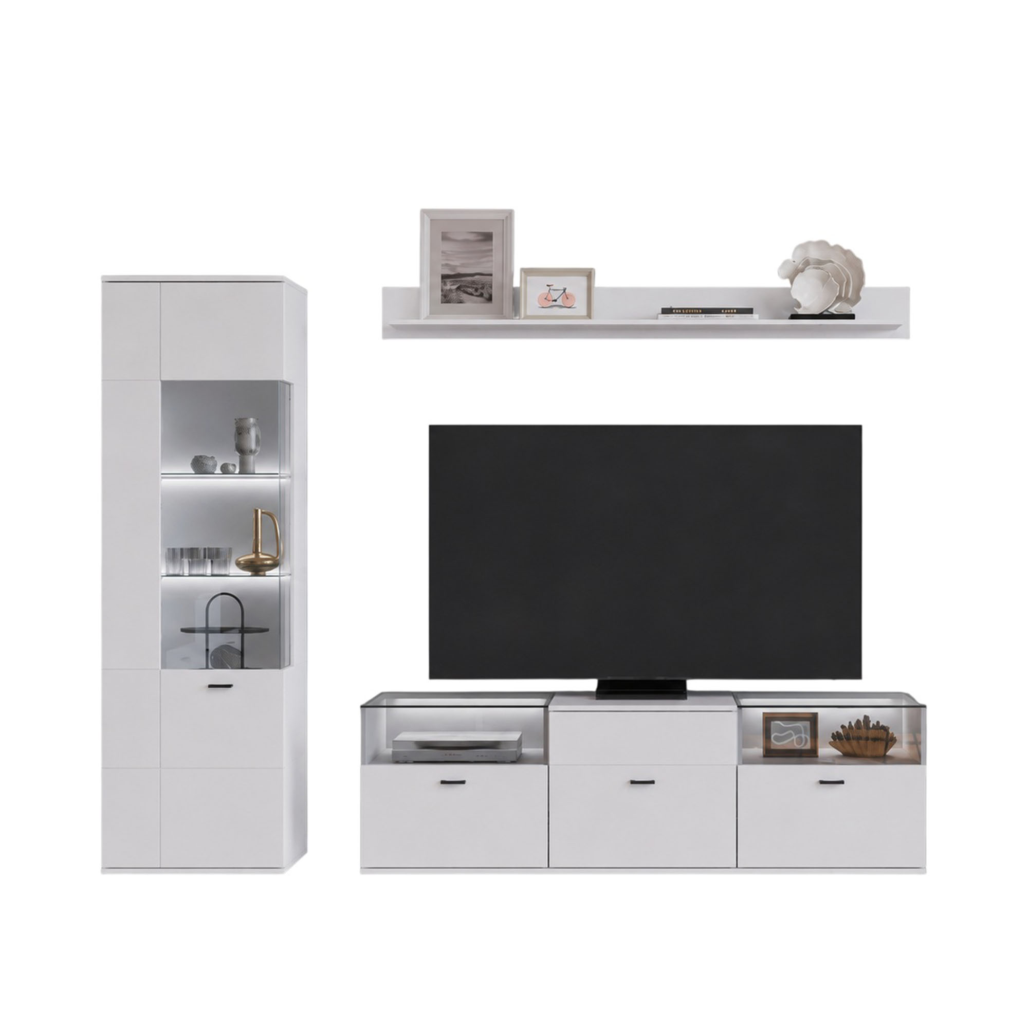 Moderne Wohnwand in Weiß bestehend aus TV-Lowboard, beleuchteter Vitrine und Wandboard für stilvolle Wohnzimmer
