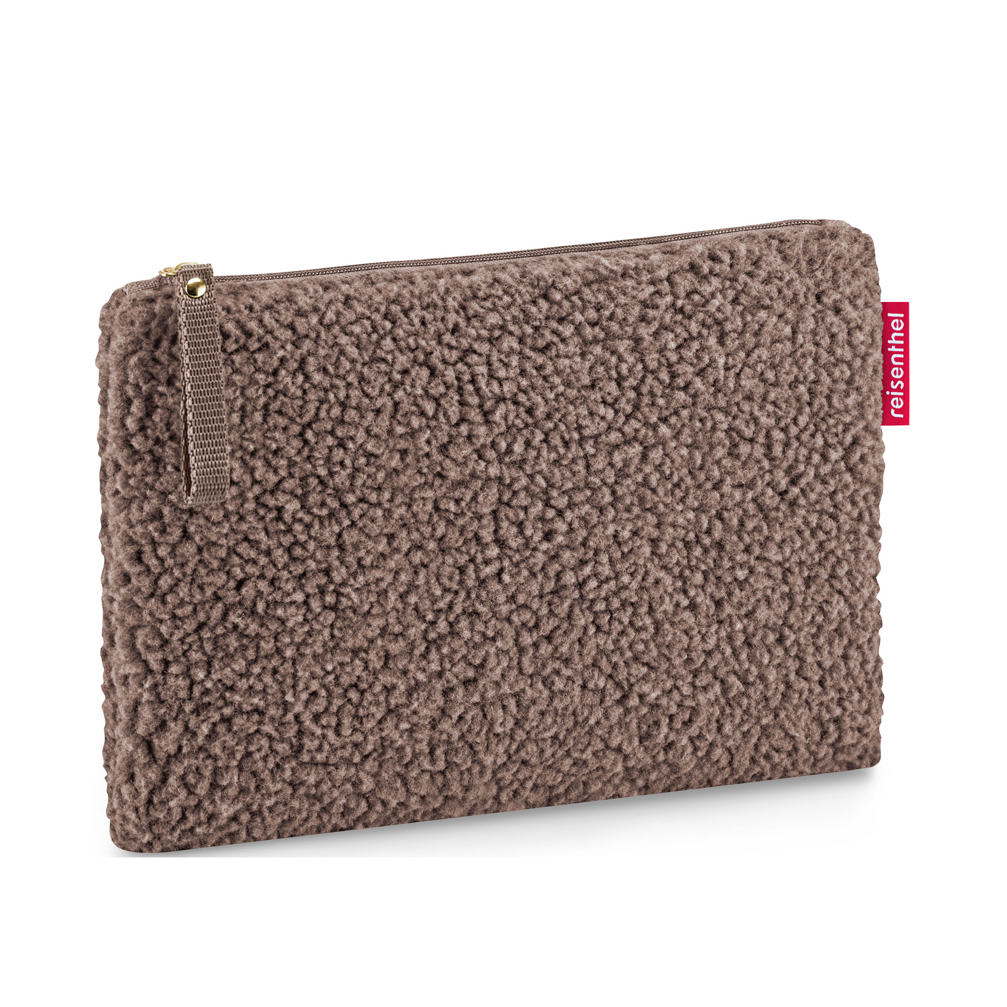 Reißverschlusstasche von Reisenthel, Modell Case 1, in Schokoladenbraun aus Teddyfleece, schräg von vorn mit Reißverschluss