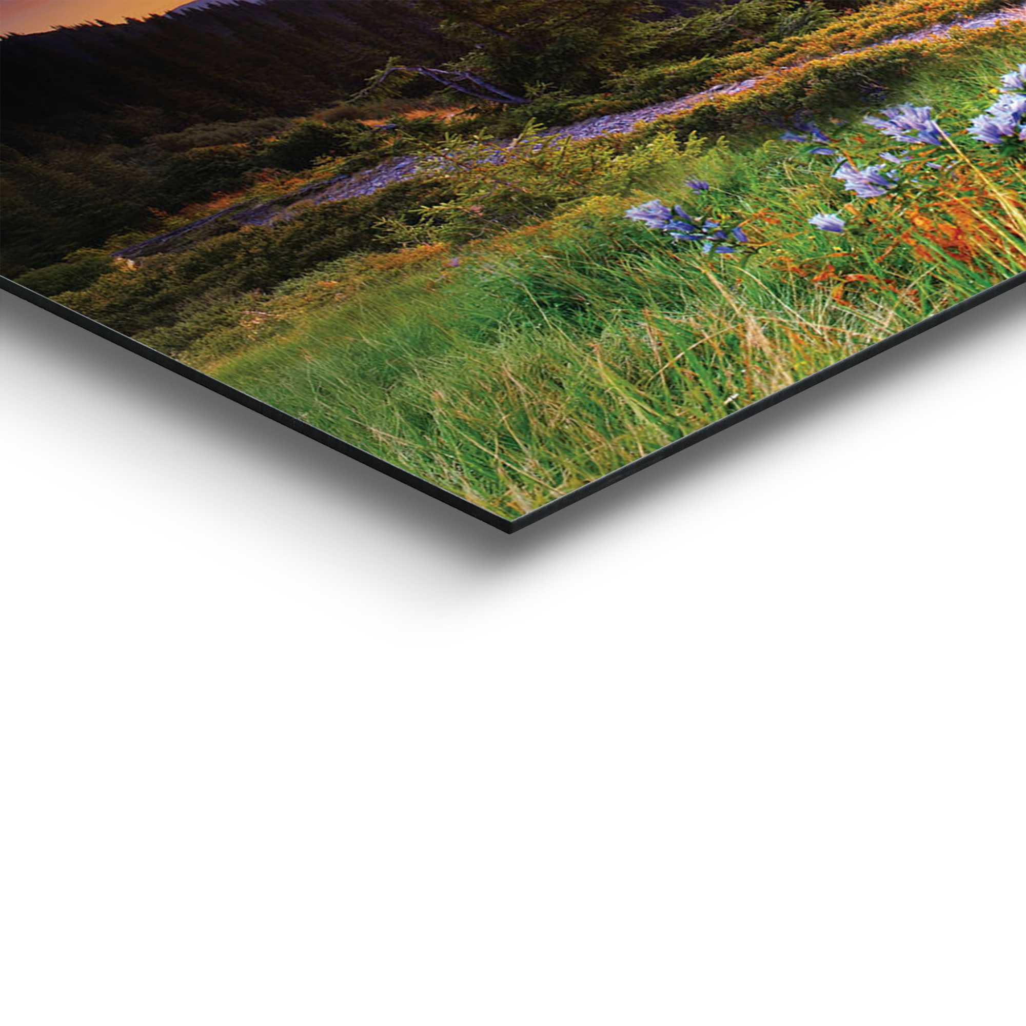 Detailaufnahme einer Ecke des Wandbilds „Swiss Mountains“, 30 × 90 cm; Oberfläche, Kante und Materialstärke sind sichtbar.