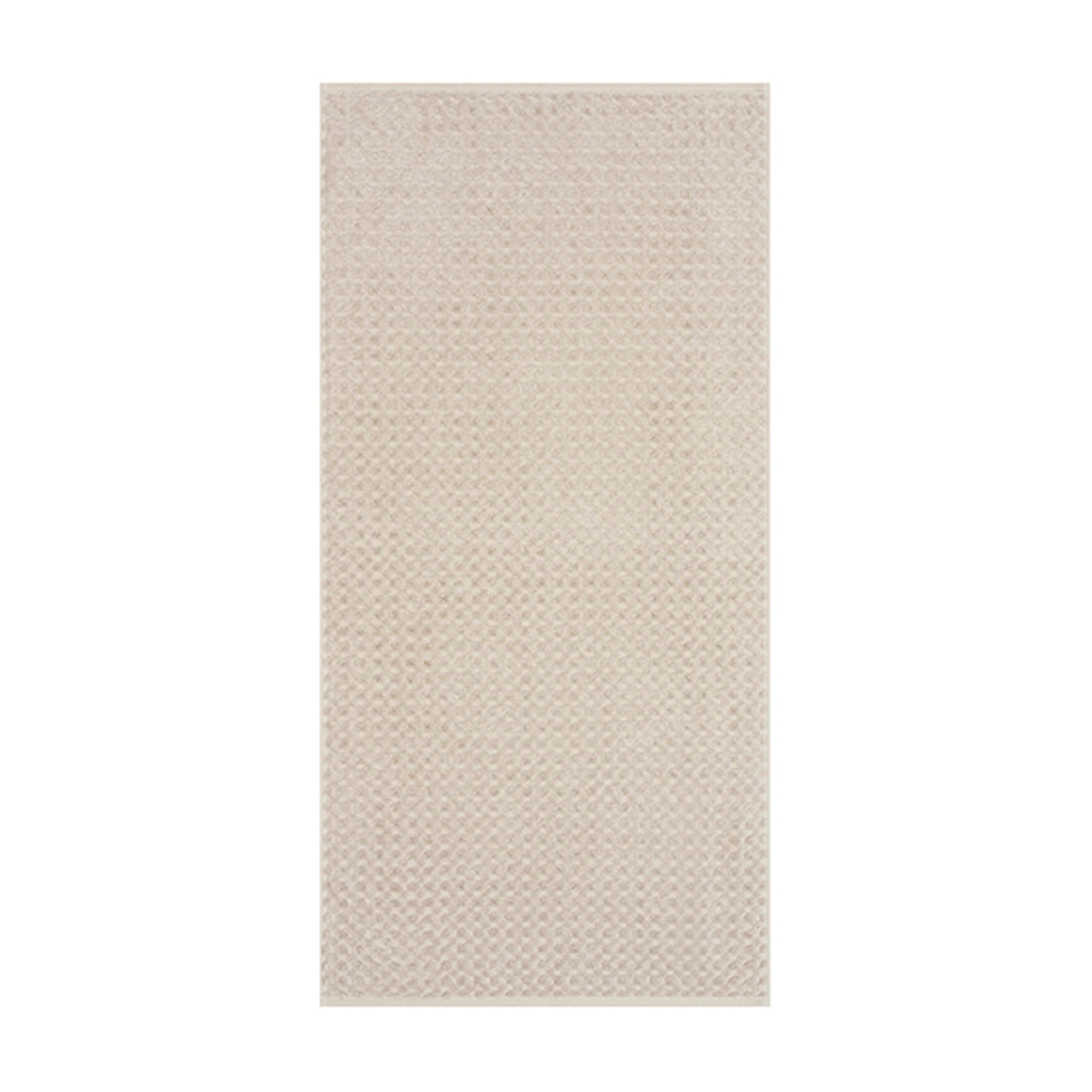 Duschtuch in der Farbe Travertin, flach auf weißem Hintergrund gezeigt; die fein geometrisch strukturierte Oberfläche ist über die gesamte Fläche sichtbar.