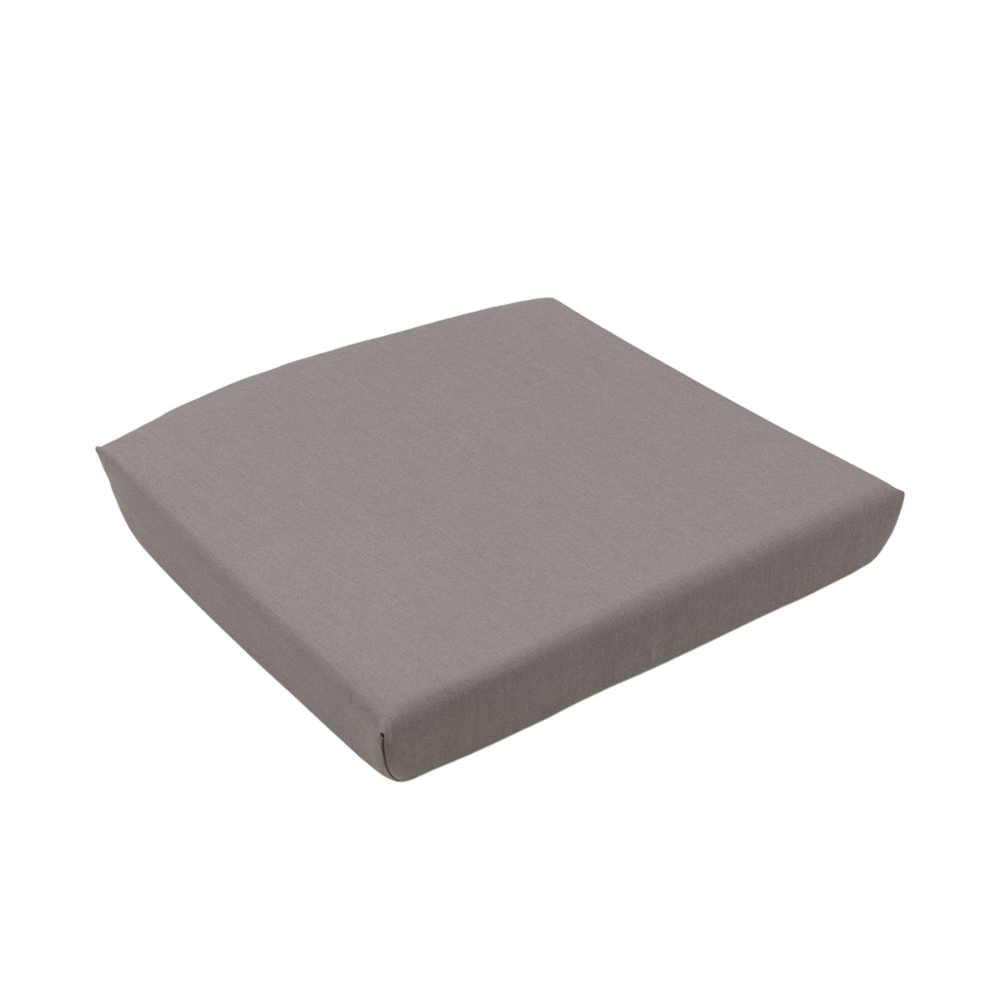 Ein quadratisches Sitzkissen in Taupe liegt auf weißem Hintergrund. Das Kissen hat eine glatte Oberfläche und leicht abgerundete Ecken.