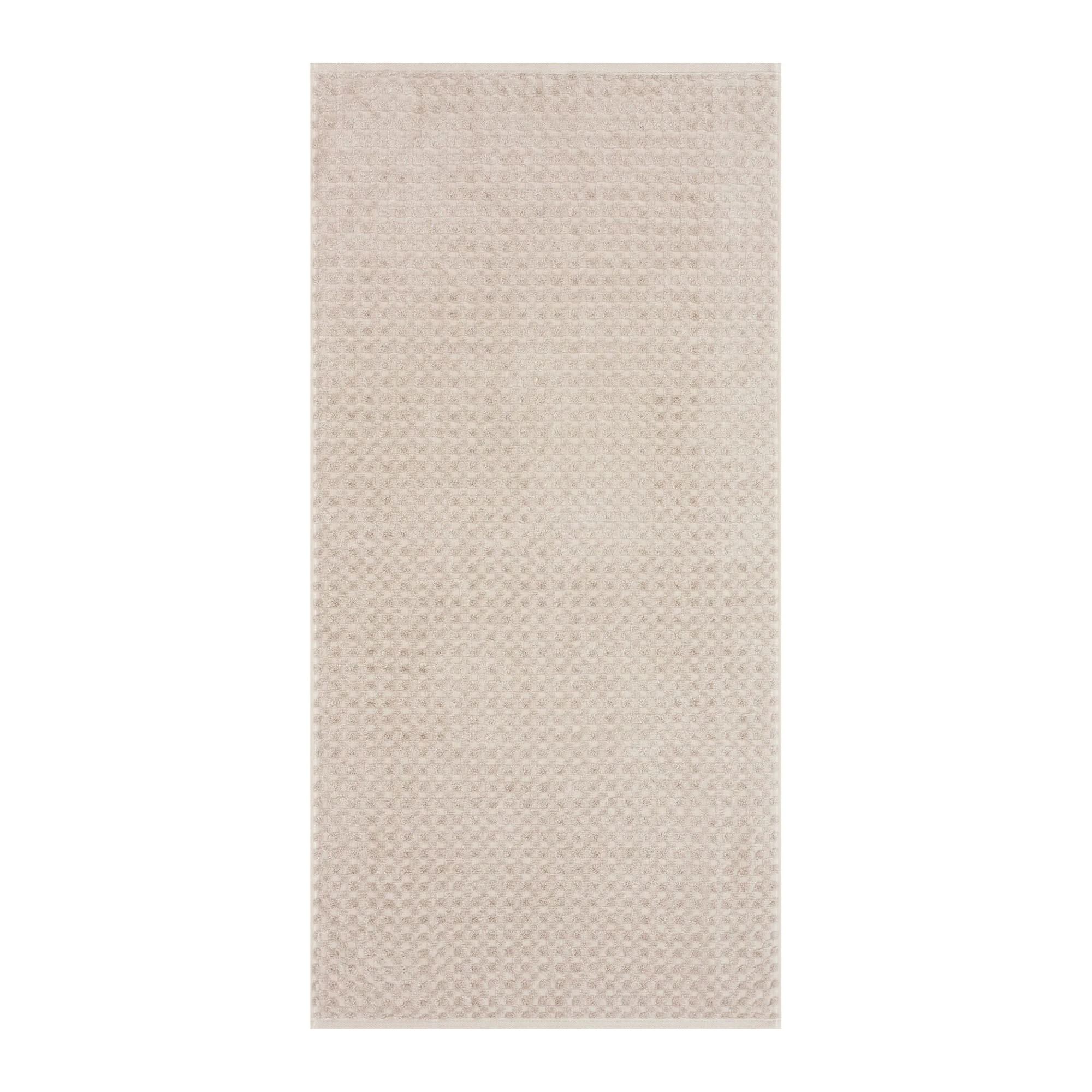Handtuch in der Farbe Travertin, flach auf weißem Hintergrund gezeigt; die fein geometrisch strukturierte Oberfläche ist über die gesamte Fläche sichtbar.