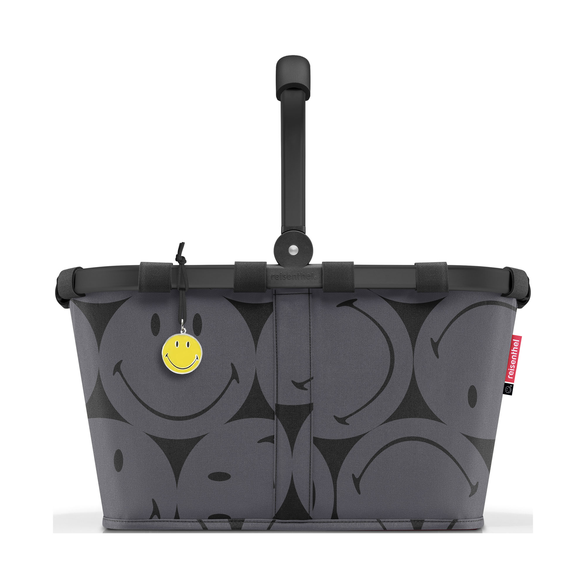 Einkaufskorb von Reisenthel, Modell Carrybag, in Grau mit großflächigem Smiley-Muster, von hinten mit hochgestelltem Griff und Smiley-Anhänger.