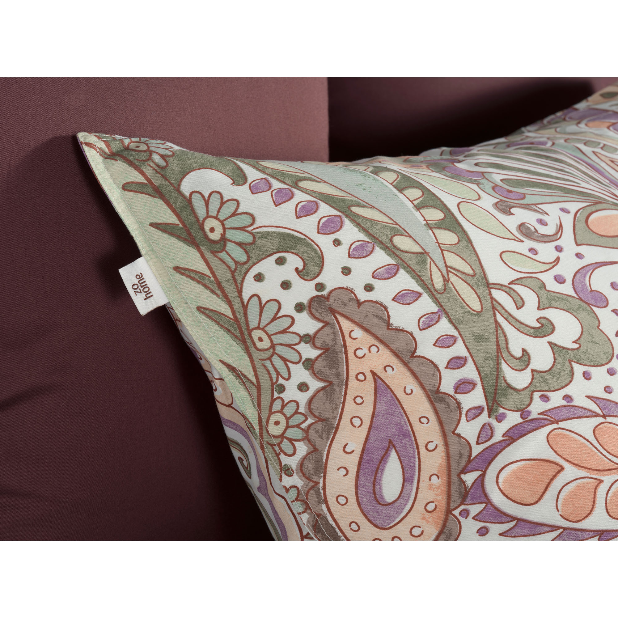 Bettwäsche Fe in Multi, 135 x 200 cm: Nahaufnahme des Kissenbezugs mit ornamentalem Paisley-Muster in Rosa-, Beige- und Grüntönen.