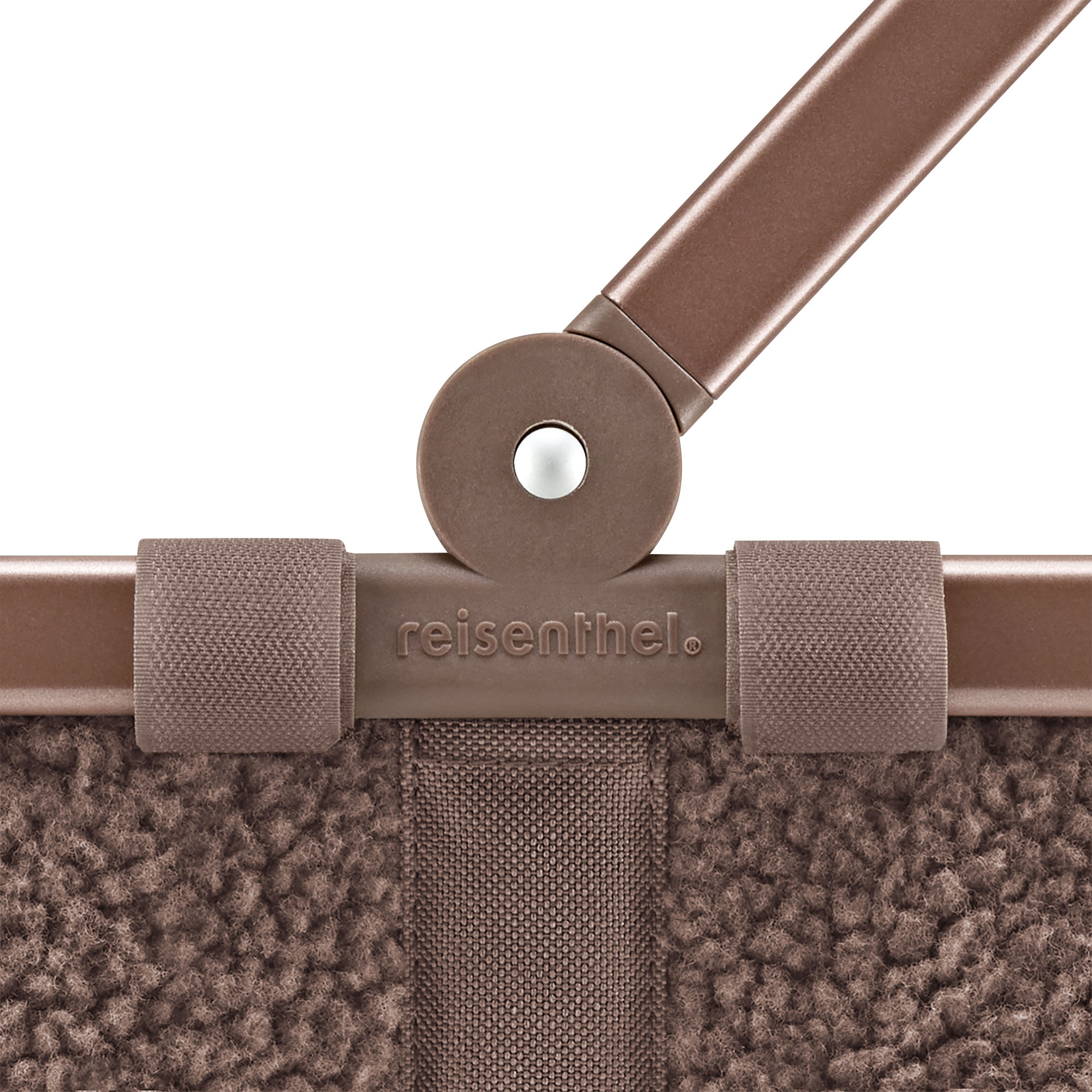 Einkaufskorb von Reisenthel, Modell Carrybag, in Schokoladenbraun aus Teddyfleece, Nahaufnahme des Gelenks am Aluminiumgriff