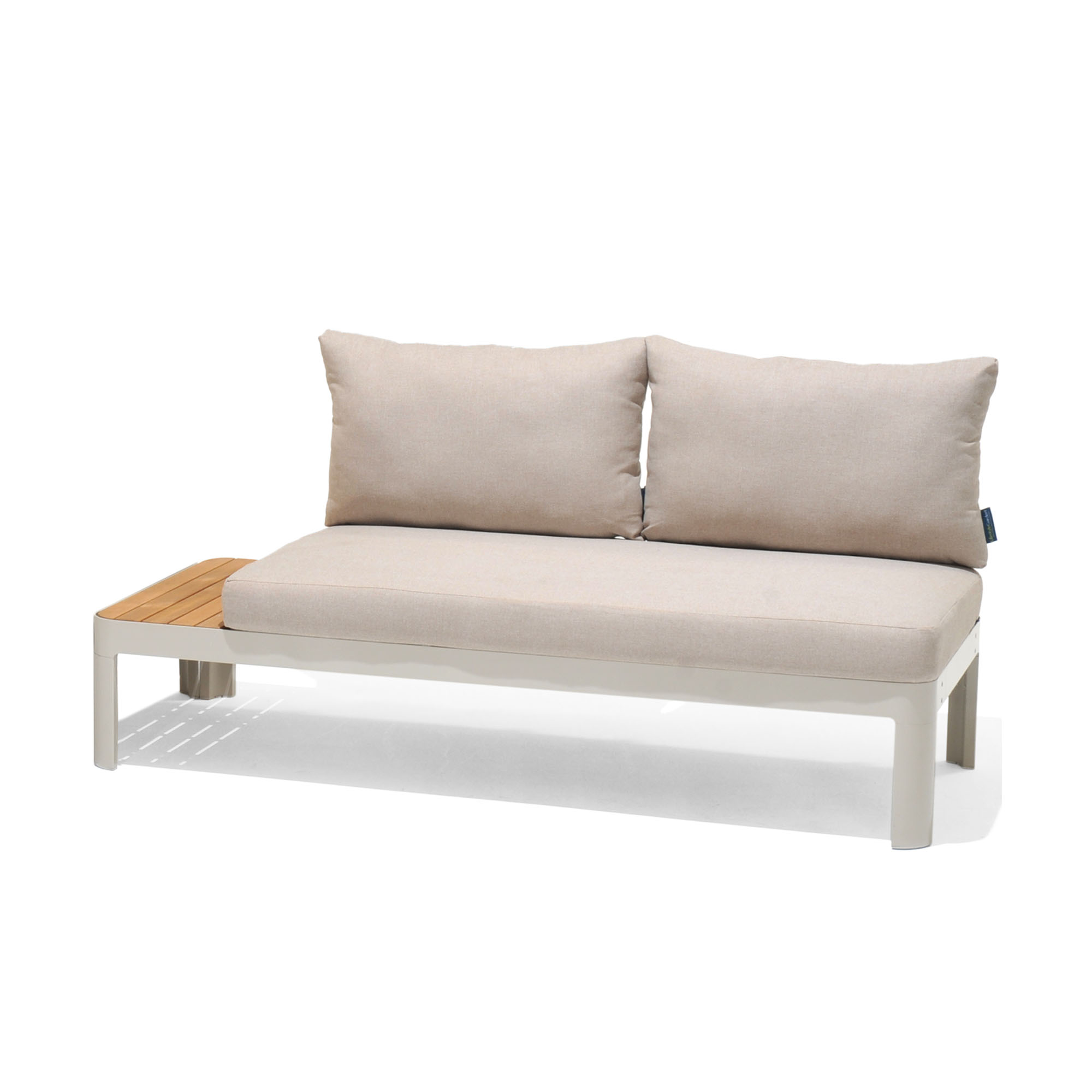 Garten Sofa Element mit Sitzpolster, zwei Rückenpolstern und seitlicher Ablage auf weißem Hintergrund