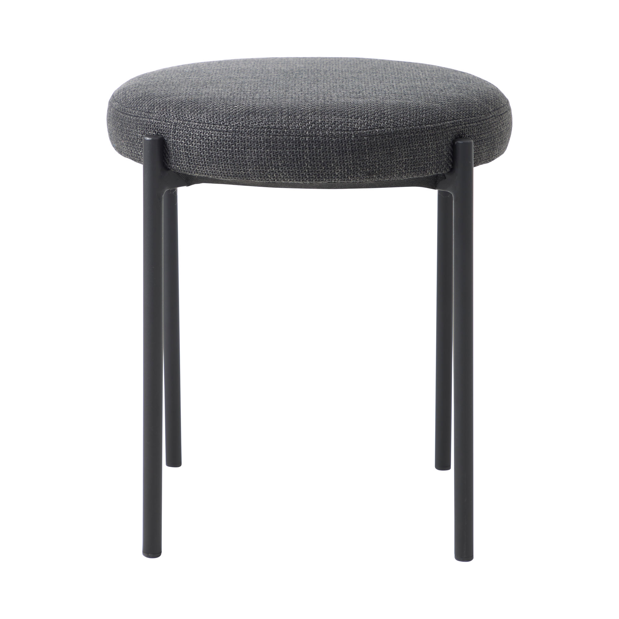 Hocker mit gepolsterter Sitzfläche in dunkelgrauem Stoffbezug und vier schwarzen Metallbeinen, frontal aufgenommen.