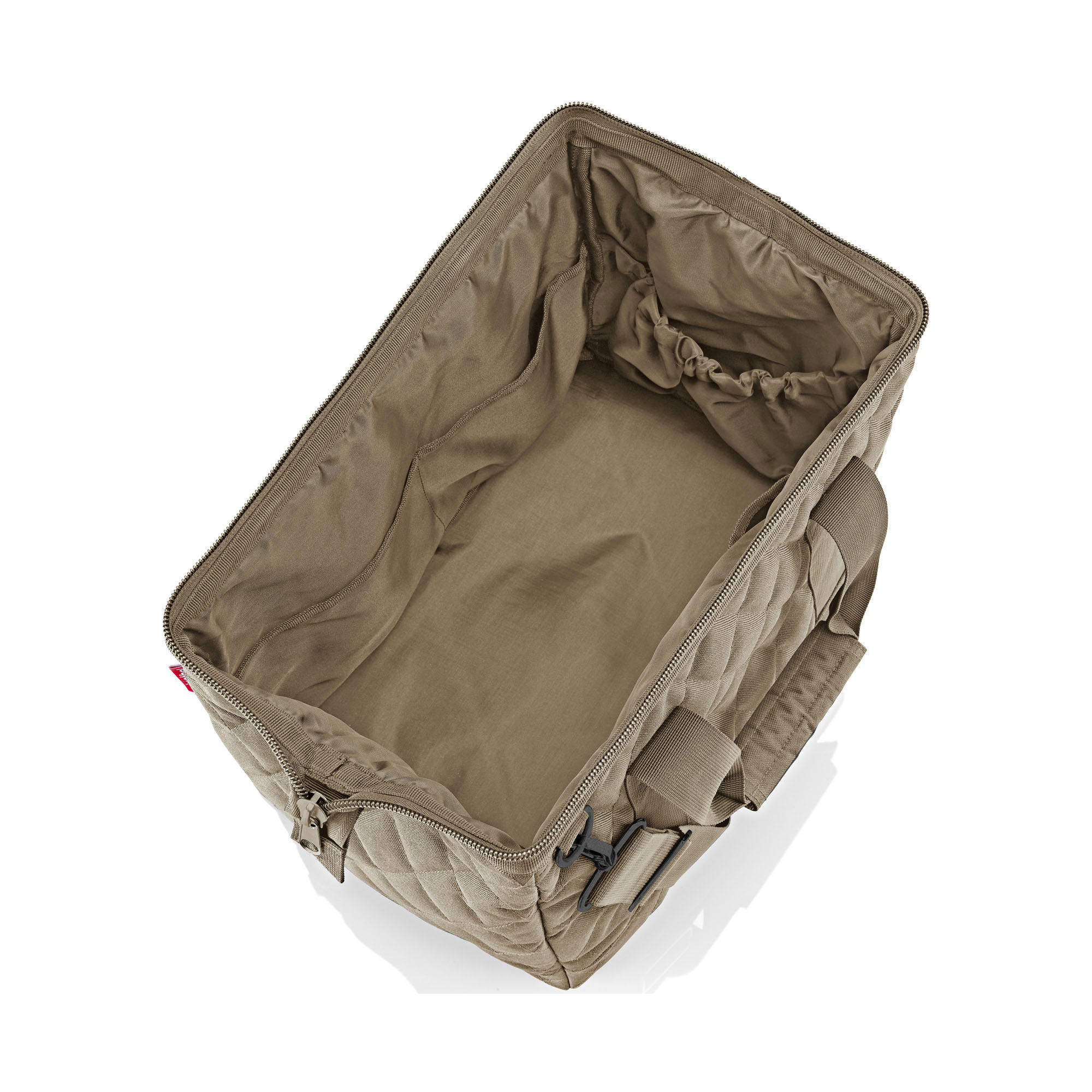 Reisetasche von Reisenthel, Modell Allrounder M, in Olivbeige mit rautenförmiger Steppung, von oben geöffnet mit mehreren Innenfächern.