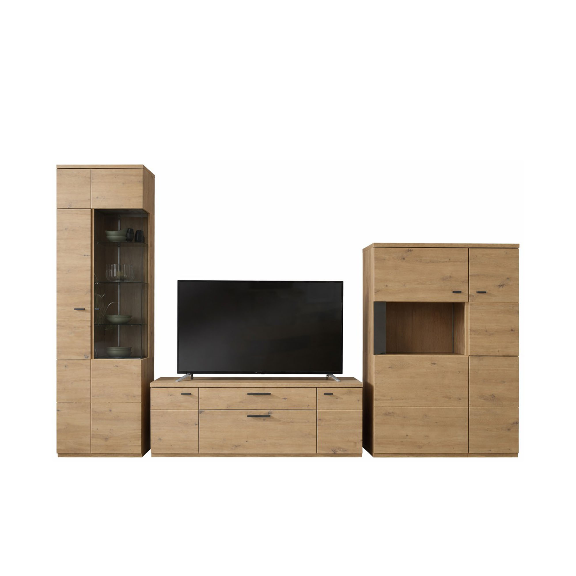 Interliving 2110 Wohnwand in Holzoptik mit Vitrine links, Lowboard mit Fernseher und Highboard rechts in Frontansicht