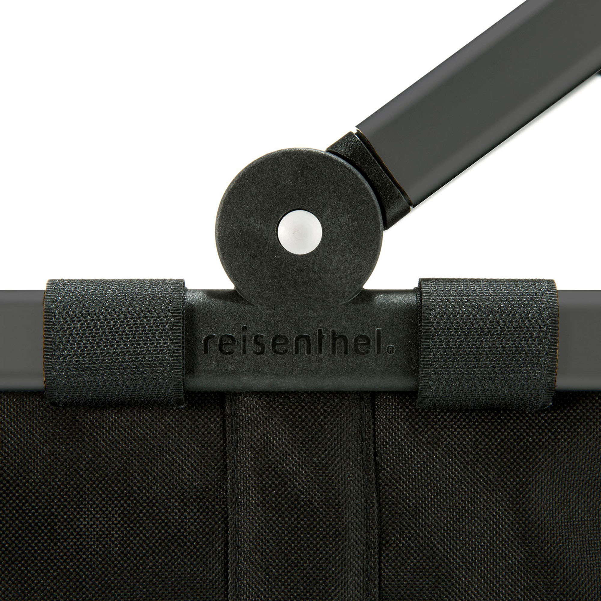 Detailaufnahme des ergonomischen Griffgelenks am schwarzen Reisenthel Einkaufskorb