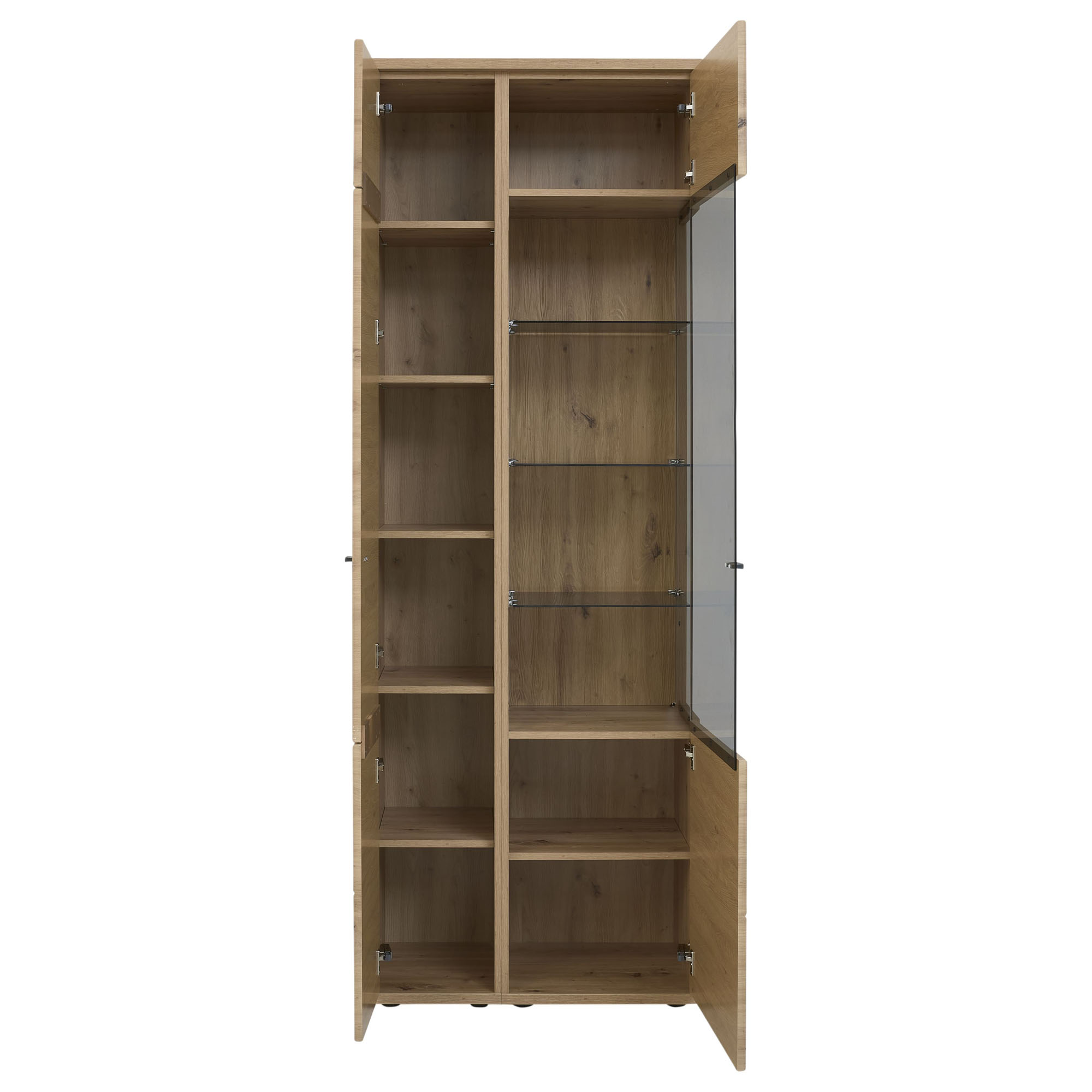 Interliving 2110 Vitrine mit geöffneten Türen und sichtbarer Innenaufteilung mit Glasböden