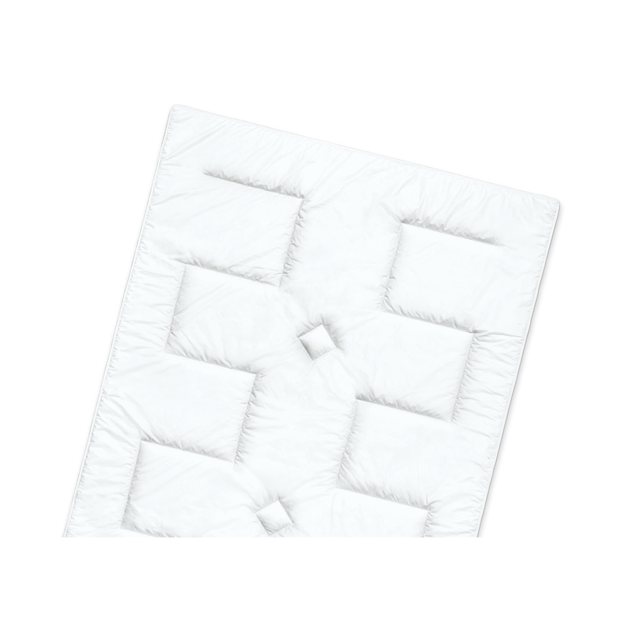 Weiße Decke Daune meets Merino mit geometrischer Steppung und gleichmäßig verteilter Füllung