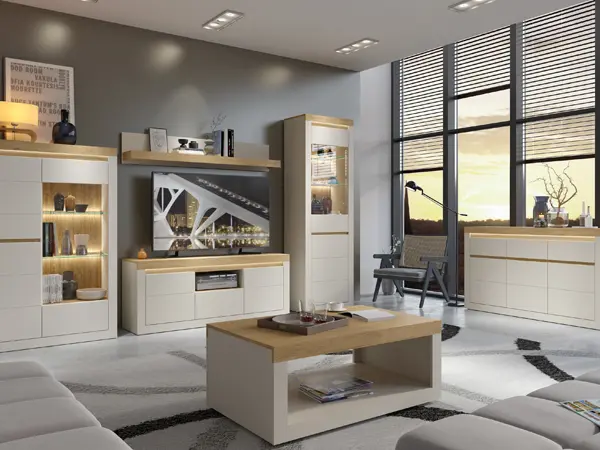 Modern eingerichtetes Wohnzimmer mit Wohnwand in Weiß und Eicheoptik bestehend aus TV-Lowboard, Vitrine, Sideboard, Wandregal und Couchtisch mit LED-Beleuchtung