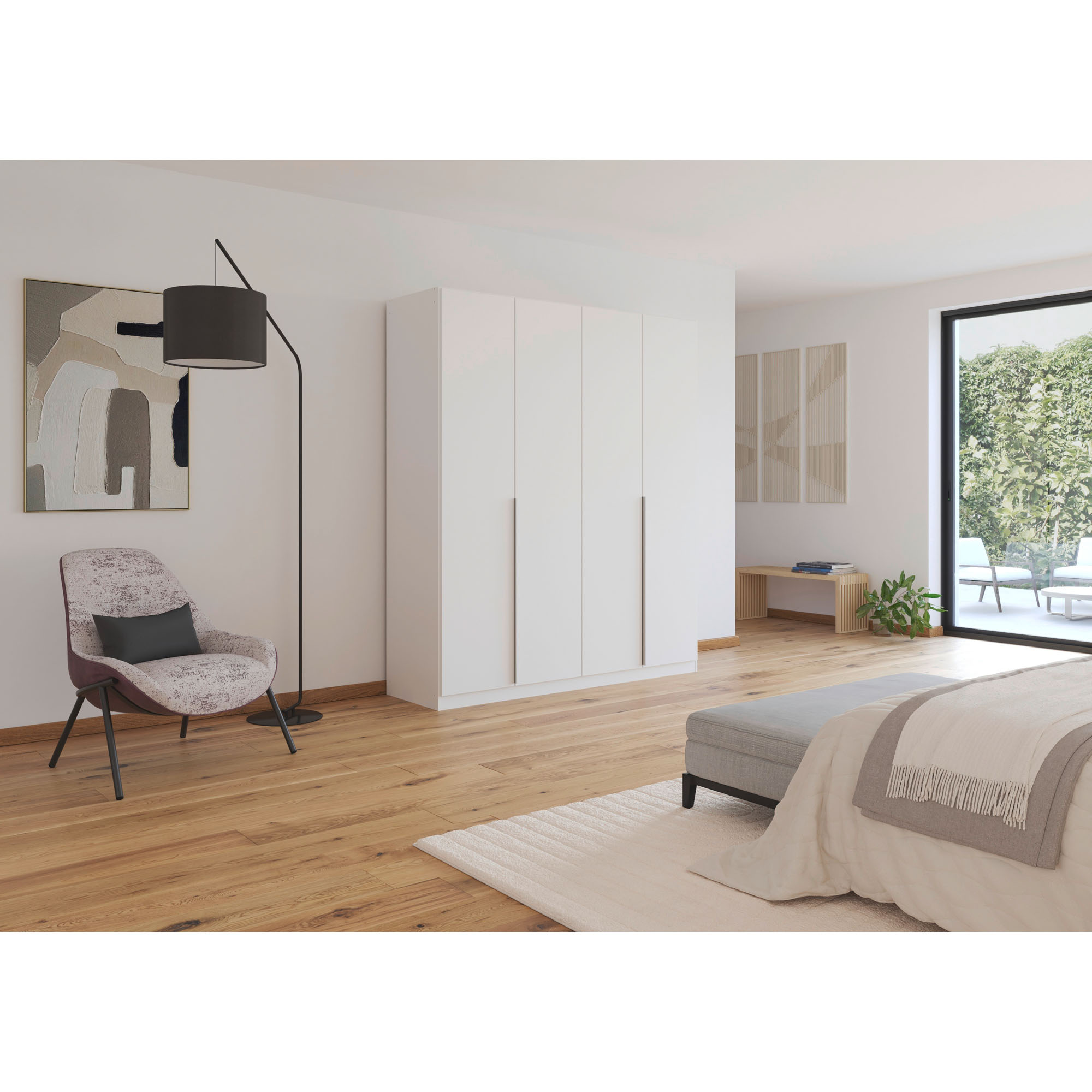 Großer weißer Kleiderschrank mit vier Türen in einem hellen Schlafzimmer mit Holzfußboden und moderner Einrichtung