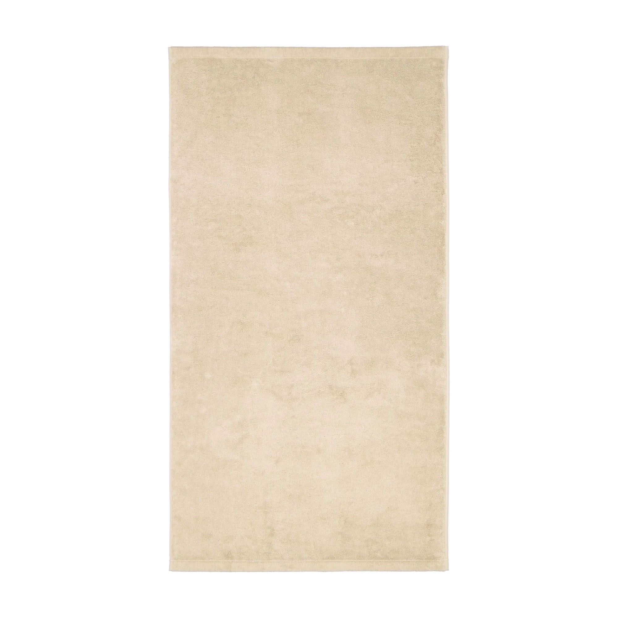 Duschtuch in der Farbe Leinen, flach auf weißem Hintergrund gezeigt; gleichmäßige Frotteeoberfläche und saubere Säume sind sichtbar.