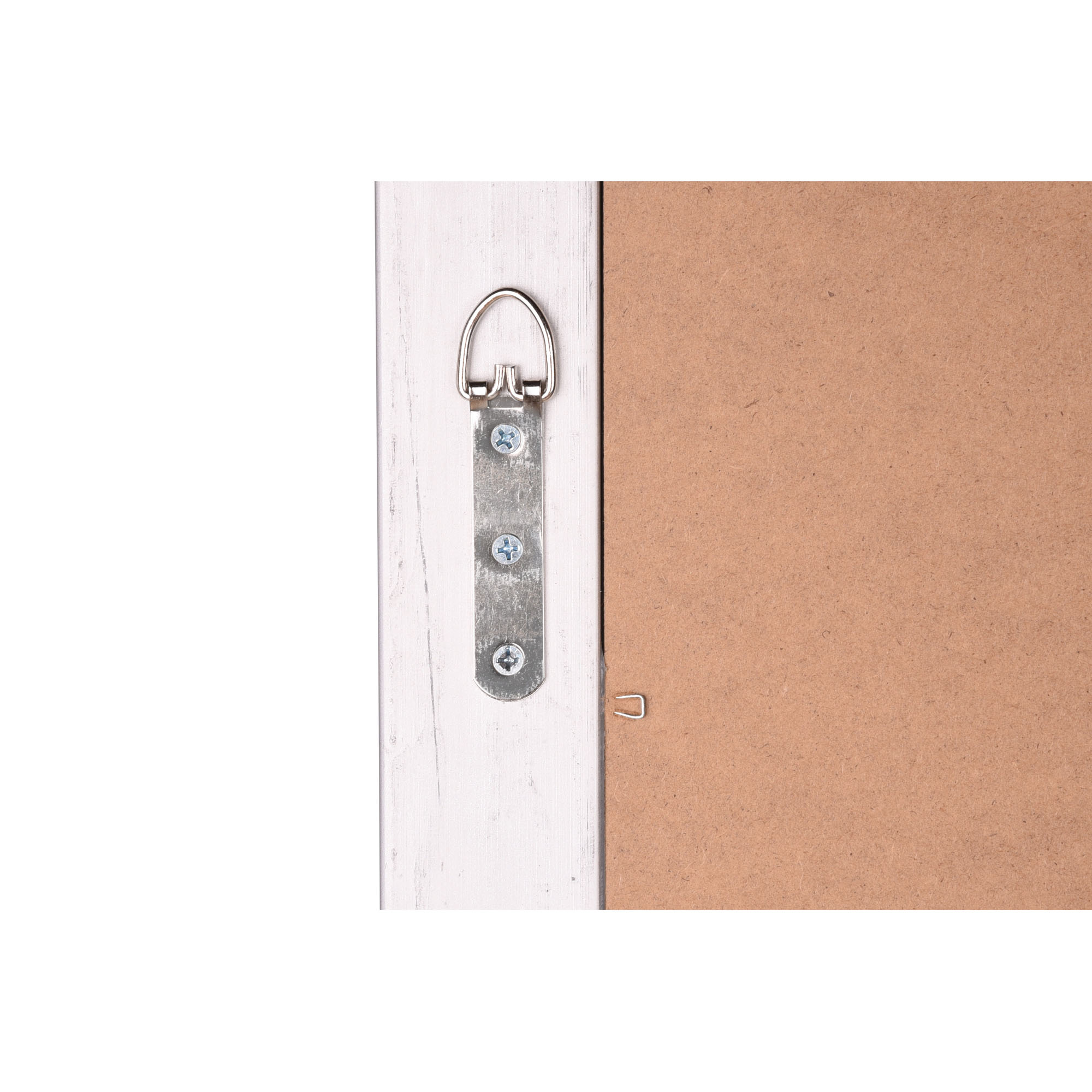 Spiegel Sonja in Silber, als Nahaufnahme eines Details auf der Rückseite; Maße ca. 50 x 150 x 3,5 cm.