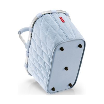 Reisenthel Carrybag in Rhombus Denim von unten mit schwarzem Boden und runden Standfüßen zum Schutz vor Schmutz