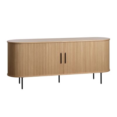 Sideboard mit abgerundeten Ecken, Lamellenfront und schwarzen Griffen, aus schräger Perspektive fotografiert.