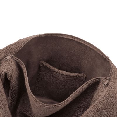 Schultertasche von Reisenthel, Modell Moonbag, in Schokoladenbraun aus Teddyfleece, von oben mit mehreren sichtbaren Innenfächern