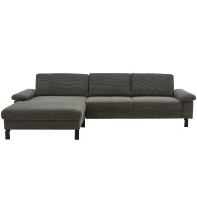 Ecksofa mit rechter Ottomane und gepolsterten Armlehnen vor weißem Hintergrund