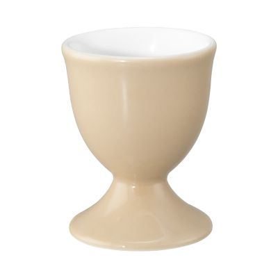Eierbecher in Beige und Weiß. beige Außenseite, weißer Innenraum und breiter Standfuß. Ansicht: Ansicht von vorn.