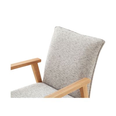 Detailaufnahme der gepolsterten Rückenlehne eines Polsterstuhls mit sichtbarer Stoffstruktur auf weißem Hintergrund