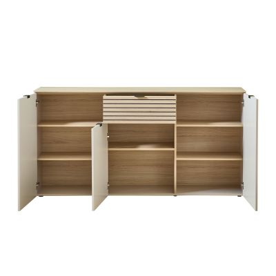 Das Sideboard ist geöffnet. Innen befinden sich mehrere große Regalfächer und eine ausgezogene Schublade unter der Lamellenfront.