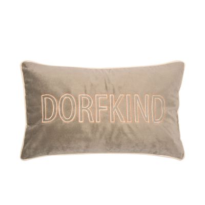 Beige Kissenhülle Letters, 30 × 50 cm, mit großem hellem Schriftzug „DORFKIND“.