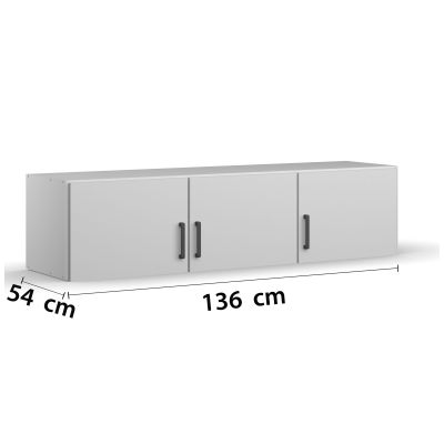 Schrägansicht eines 3-türigen Aufsatzelements im Dekor Alpinweiß mit Griffen in Grau Metallic, Maße Breite 1360 cm, Höhe 39 cm, Tiefe 54 cm