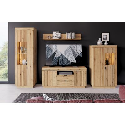 Delamar Wohnwand in Eiche Artisan mit Wandboard, TV-Lowboard und zwei beleuchteten Vitrinen in modernem Design