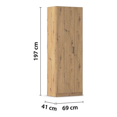 Schrägansicht eines 2-türigen Drehtürenschranks im Dekor Eiche Artisan mit Griffen in Grau Metallic, Maße Breite 69 cm, Höhe 197 cm, Tiefe 41 cm