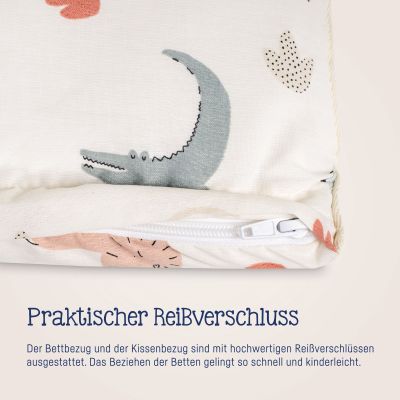 Nahaufnahme des Reißverschlusses am Bettbezug mit sichtbarem Tiermotiv und hellem Stoff