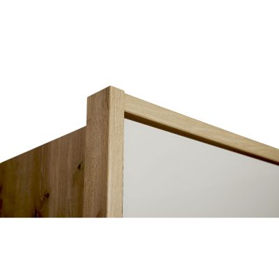 Detailaufnahme eines Kleiderschranks mit Rahmen in Holzoptik und heller Front Interliving 1034