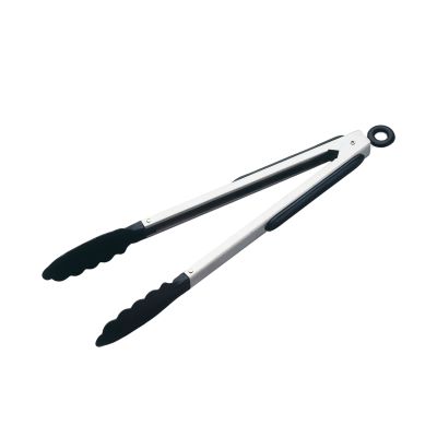 Grill/Bratenzange 34 cm Küchenchef: lange Grill- und Bratenzange aus Metall mit schwarzen gezahnten Greifflächen und Aufhängeöse.